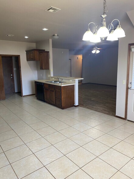 Building Photo - 113 N Shannon Way