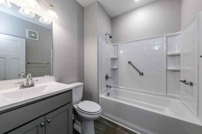 Building Photo - Like New one level living