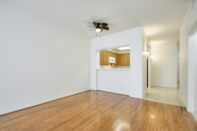 Building Photo - 144 S. 3rd St., #208