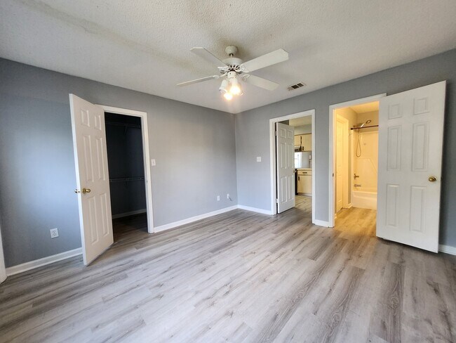Building Photo - 3468 Daylily Ln
