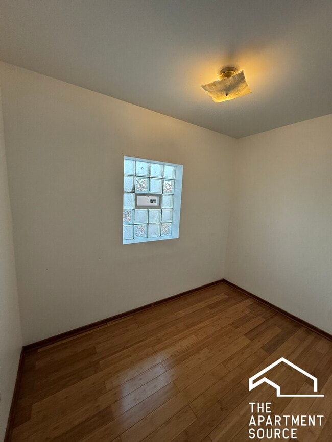 Building Photo - 7427 N Western Ave