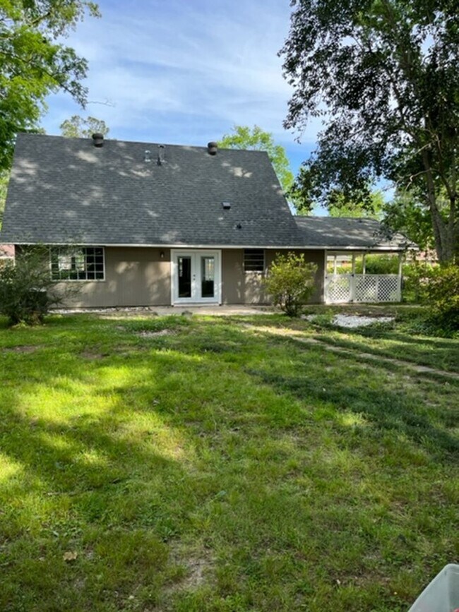 Building Photo - 539 Baird Dr