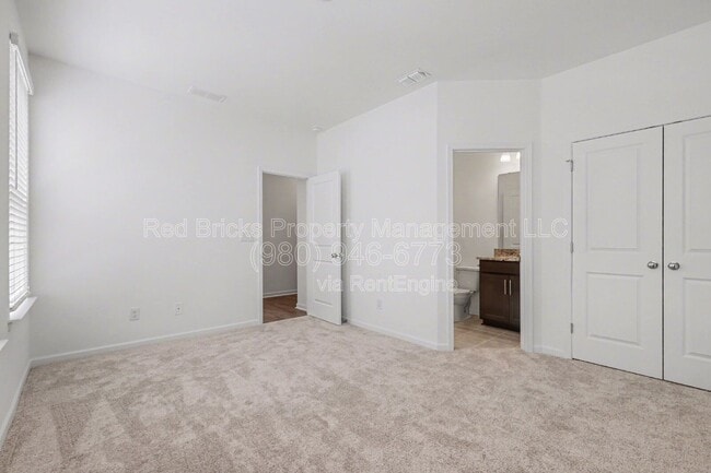 Building Photo - 5011 Rill Ct