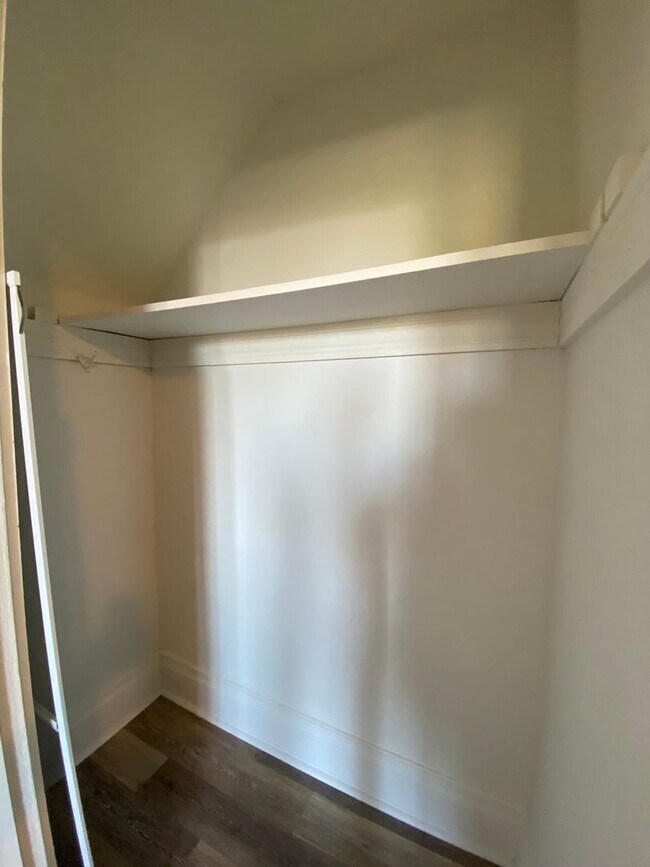 Building Photo - 181 N Balph Ave