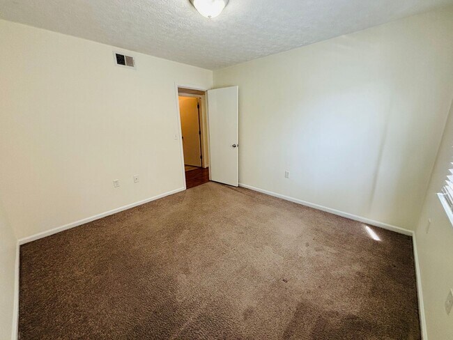 Building Photo - 1011 Grove Ave