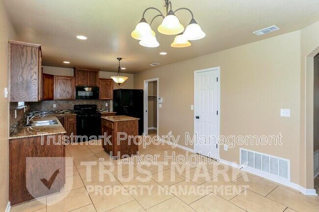 Building Photo - 200 W Little Dipper Dr