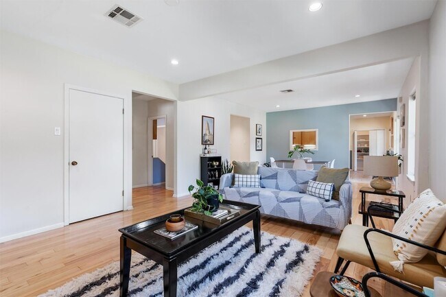 Building Photo - 2116 Glendale Pl