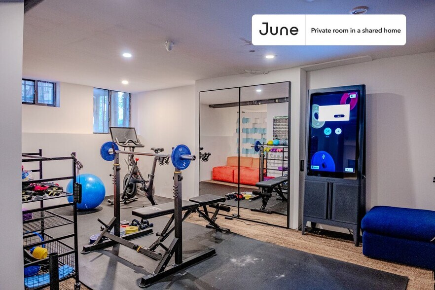 Building Photo - Room in Shared 3 bed/3 bath home