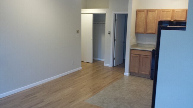 Building Photo - 811 24th St