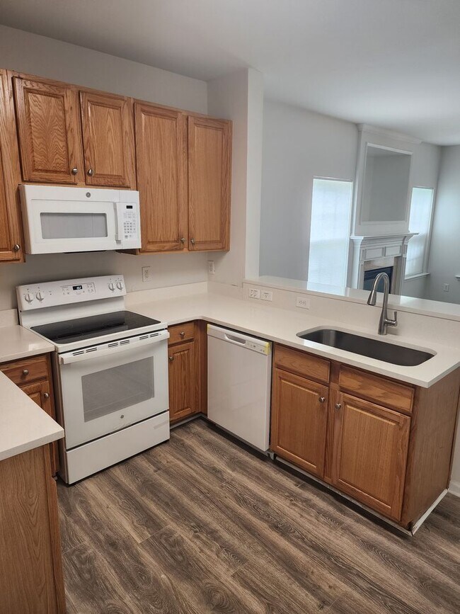 Building Photo - Four bedroom townhome in Caldwell Station