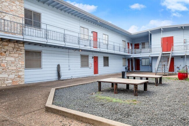 Building Photo - 2408 Longview St