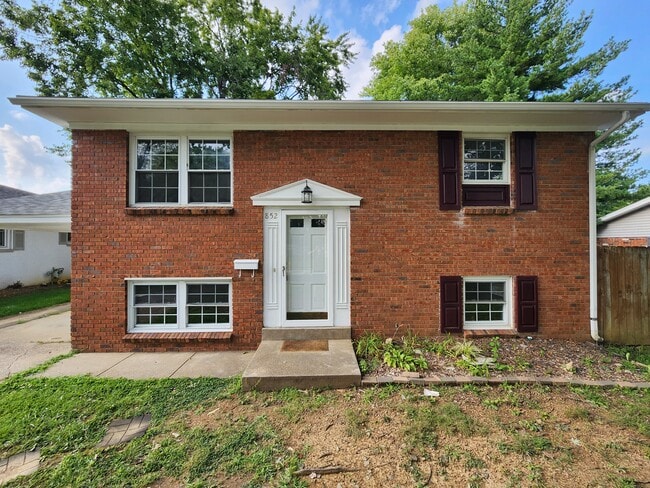 Front - 852 E Olmstead Ave