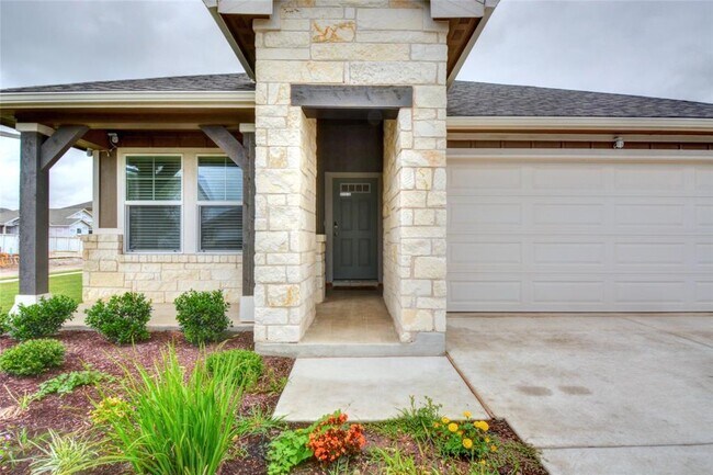 Building Photo - 257 Fossil Dr
