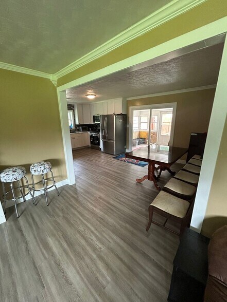 Building Photo - 1230 S Rogers St