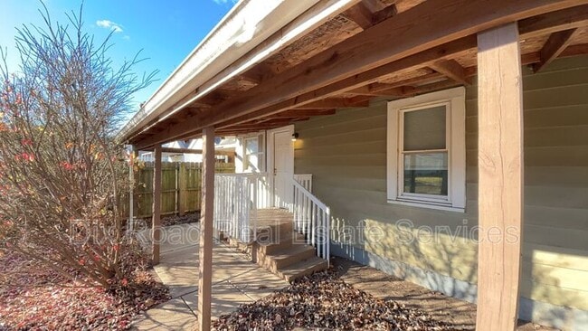 Building Photo - 1219 Azel Ave