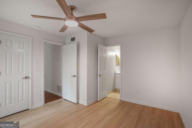 Building Photo - 432 Granville Ct
