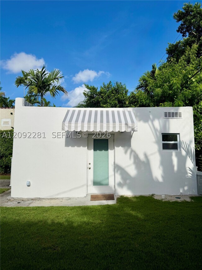 Building Photo - 1125 Almeria Ave