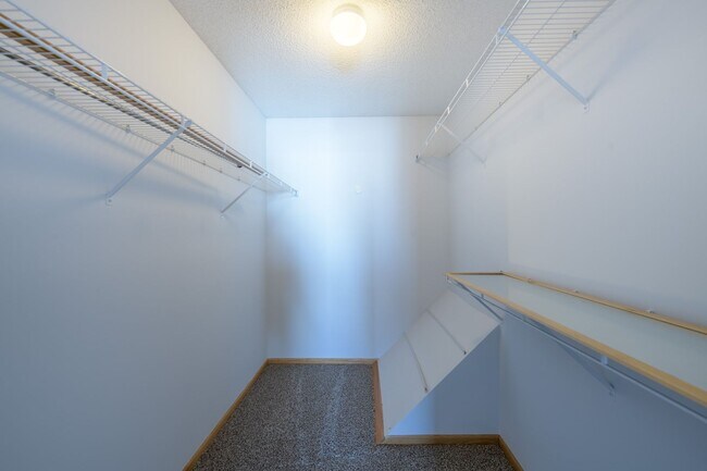 Building Photo - 2BD / 2BA Coon Rapids townhome. Completely renovated!!! Dont miss out!