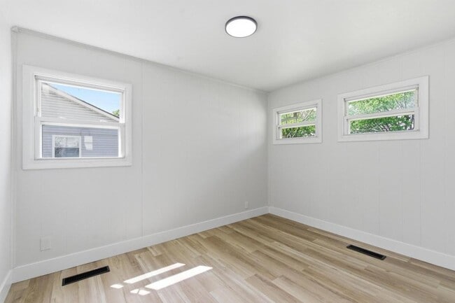 Building Photo - 4370 Saylor St