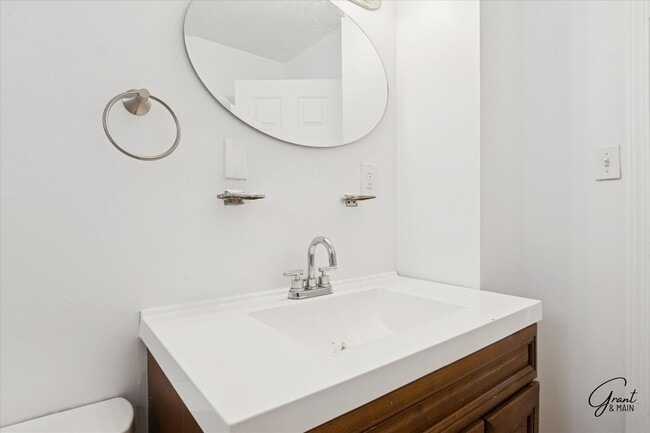 Building Photo - $1300 3 bedroom