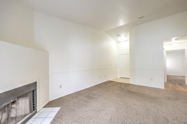 Building Photo - Nice 2-Bedroom Near the Strip