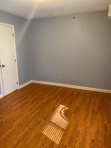 Building Photo - 1431 Collegiate Cir