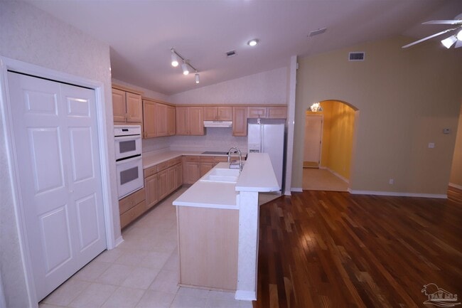 Building Photo - 9955 Rail Cir