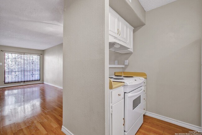 Building Photo - 3243 Nacogdoches Rd