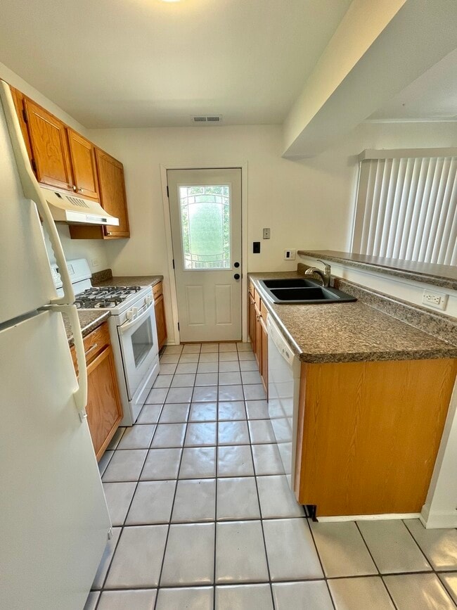 Building Photo - 413 Lauren Ln