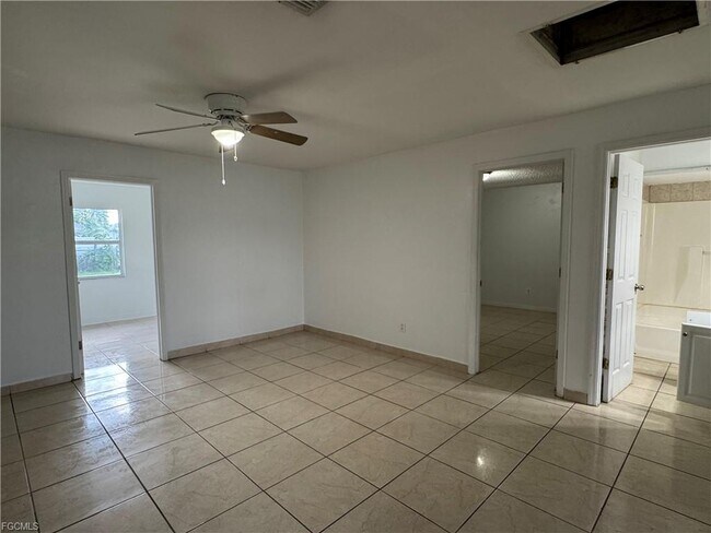 Building Photo - 2328 Country Club Blvd