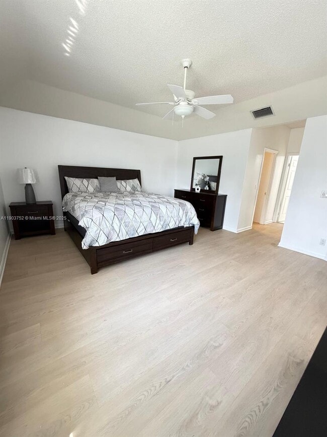 Building Photo - 11690 Briarwood Cir