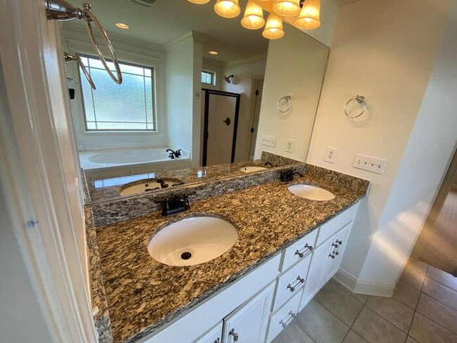 Building Photo - Now Offering$1,000 Move-in Credit!! Crafts...