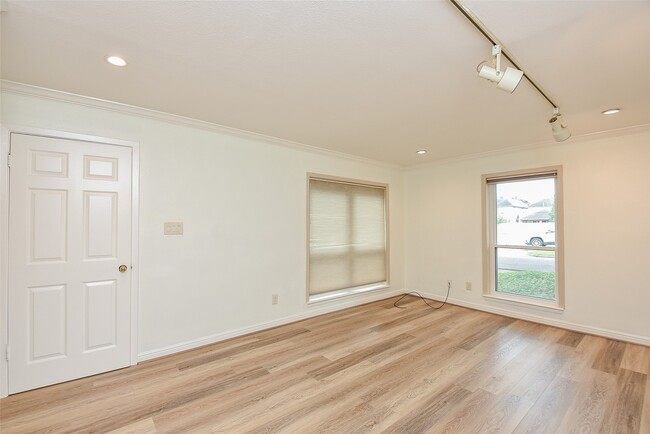Building Photo - 4812 Palmetto St