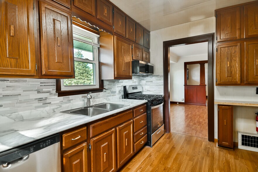 Building Photo - 855 Wood Ave