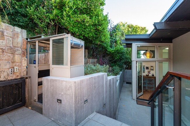 Building Photo - Luxurious Sausalito Breathtaking View Masterpiece! 4BR/3.5BA Home + 1BR/1BA Guest House! Parking!...