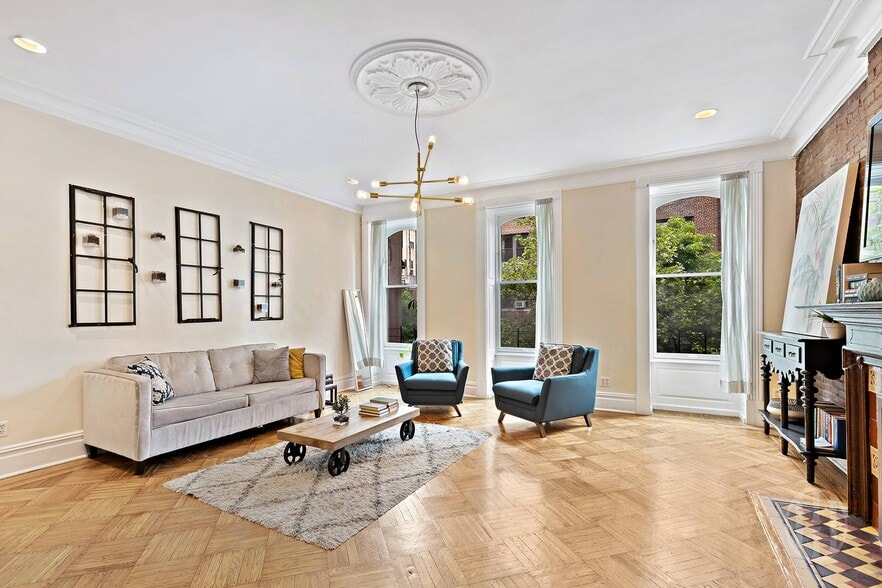 Building Photo - 31 W 84th St