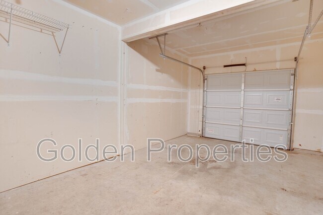 Building Photo - 317 W Cherry Ave