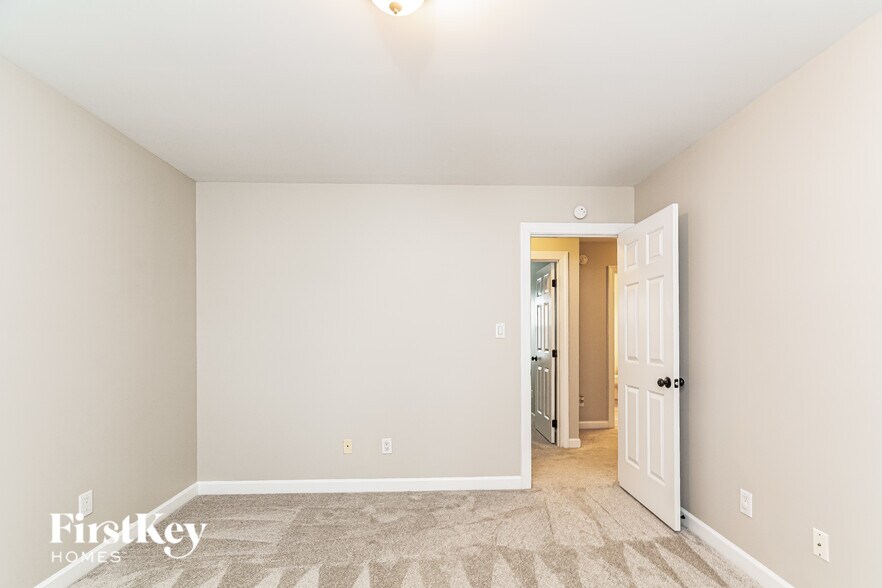 Building Photo - 205 Muirfield Ln