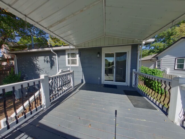 Building Photo - 3 Bedroom Home