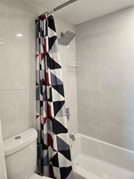 Building Photo - 3401 N Country Club Dr