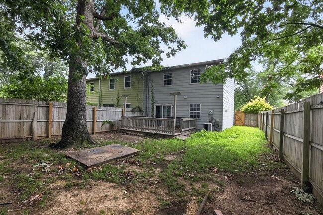 Building Photo - Available 3 Bedroom 1.5 bath Townhouse in Fredericksburg, Stafford County