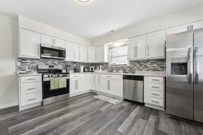 Building Photo - 214 Bridgefield Pl