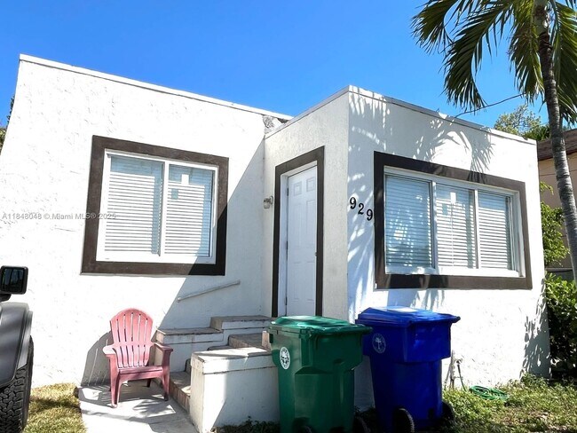 Building Photo - 929 SW 12th Ave