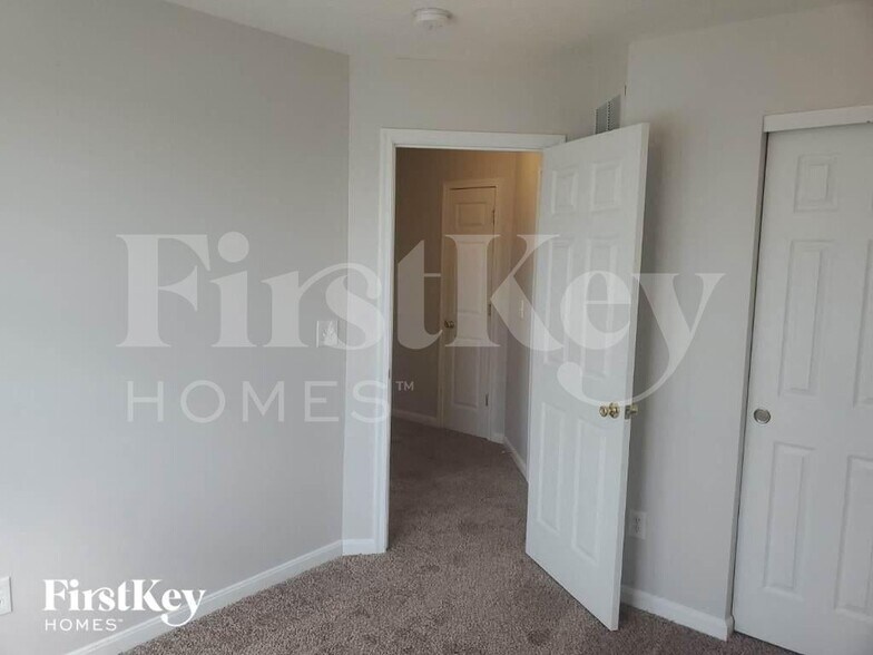 Building Photo - 356 Brandon Dr