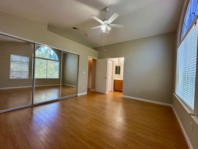 Building Photo - 3 bedroom 2.5 bathroom corner lot
