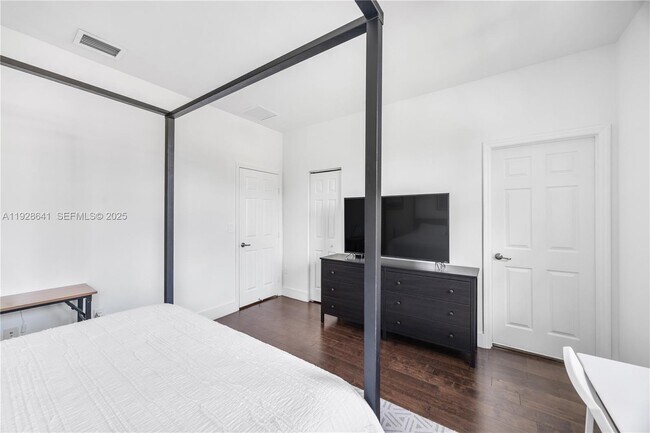 Building Photo - 10470 NW 69th Terrace