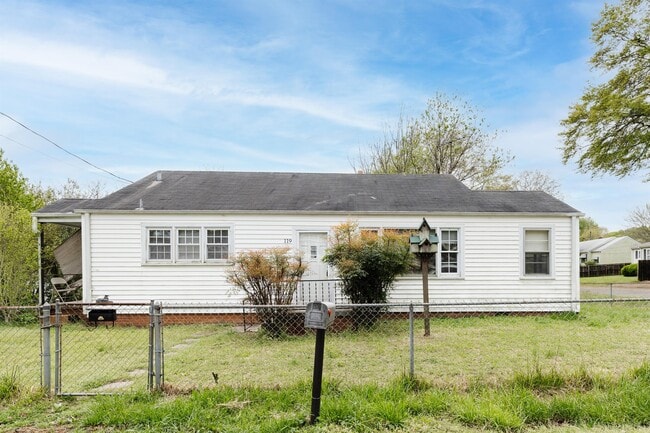 Building Photo - 119 Merrilat Ave