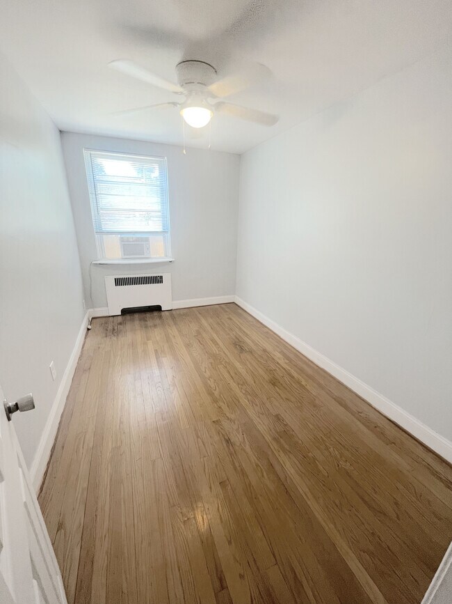 Building Photo - 43 E Burke Ave