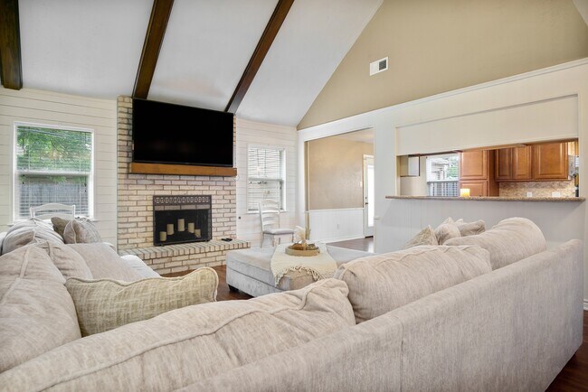 Building Photo - 706 Yale Ln