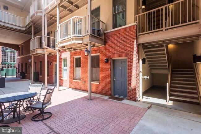 Building Photo - 133 N Bread St